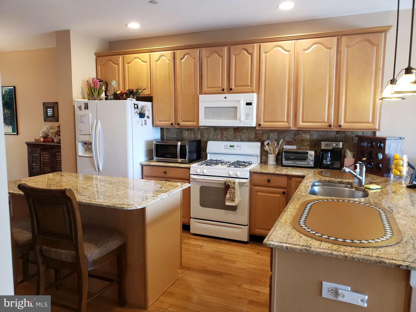 Photo 9 of 32 of 37 Chelsea Ct townhome