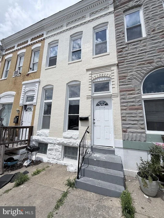 2304 E Lafayette Avenue