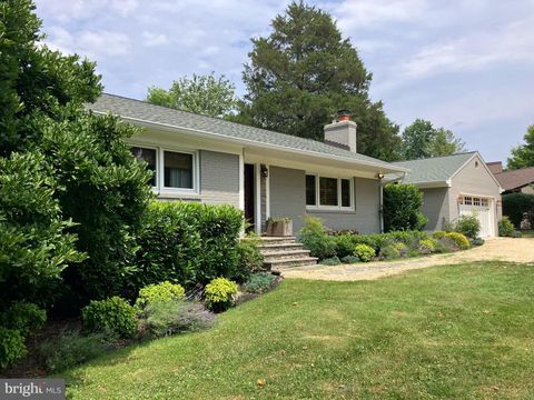 Single Family Residence in Potomac MD 8909 Victory LANE.jpg