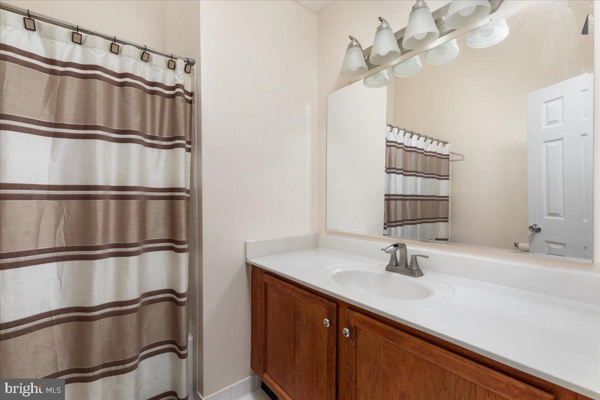 Photo 17 of 42 of 411 Davis Ave SW townhome