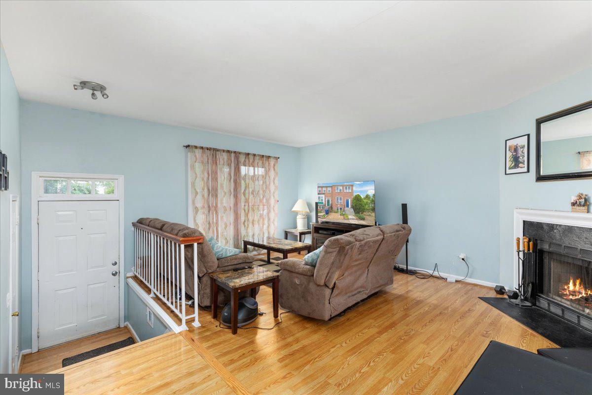 Photo 2 of 42 of 411 Davis Ave SW townhome