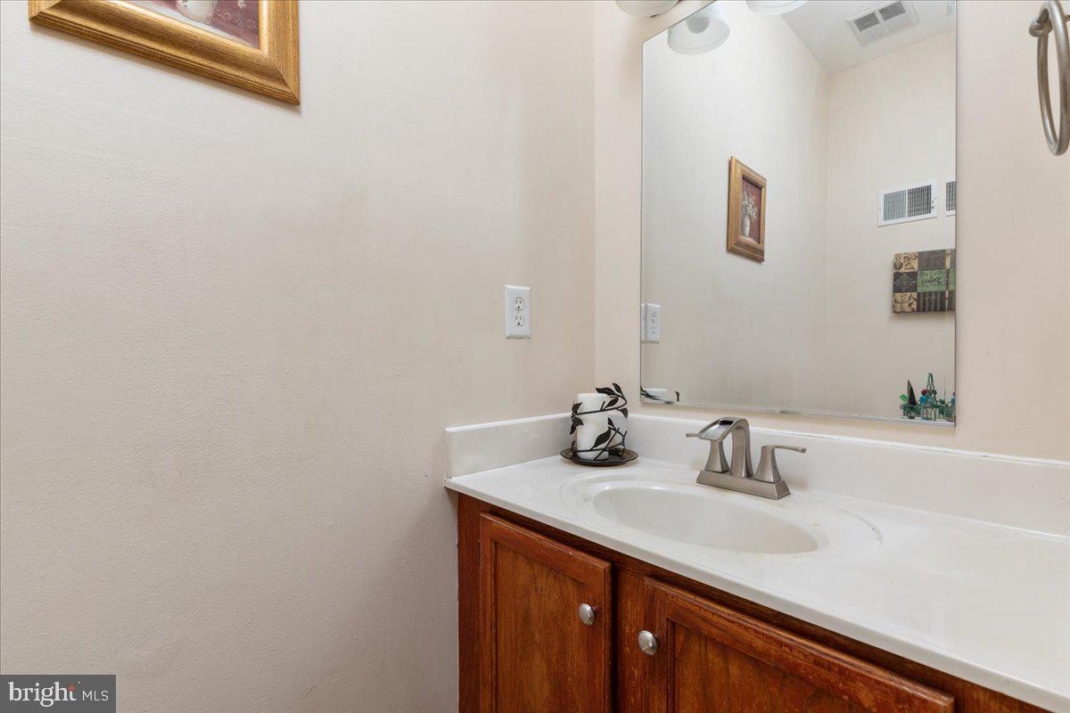 Photo 11 of 42 of 411 Davis Ave SW townhome