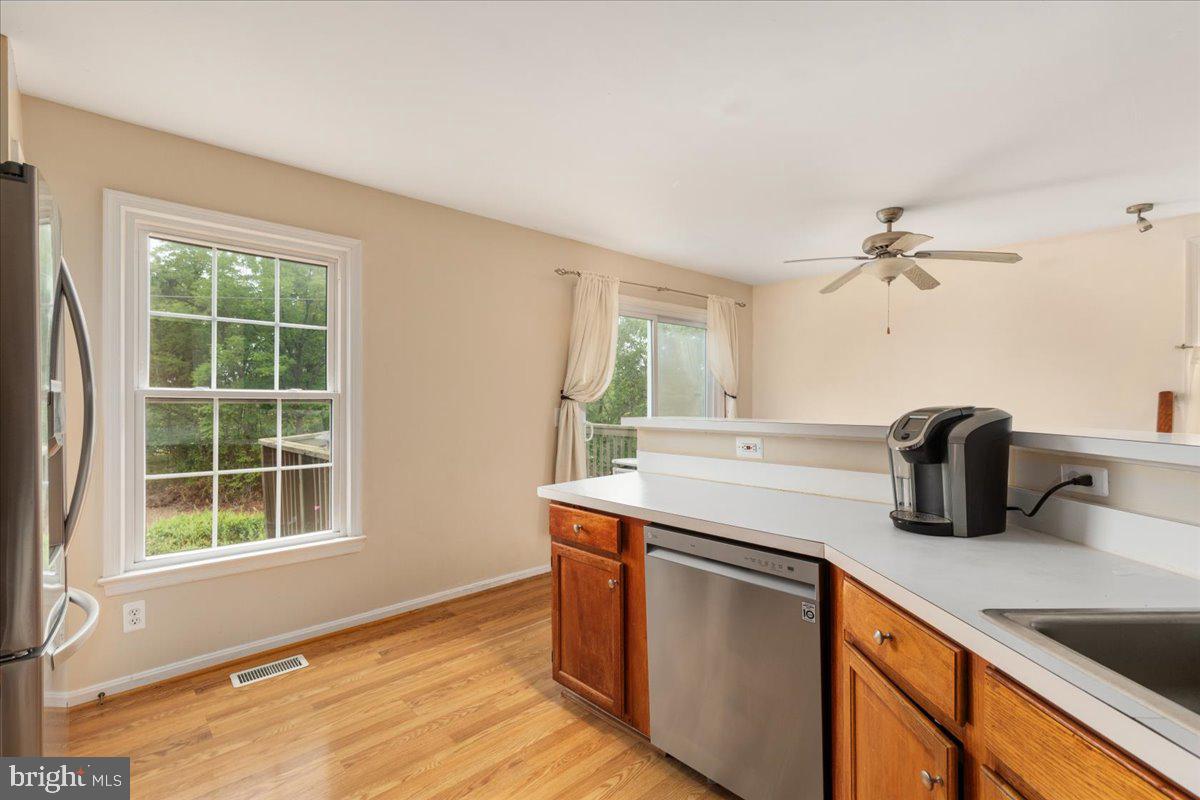 Photo 10 of 42 of 411 Davis Ave SW townhome