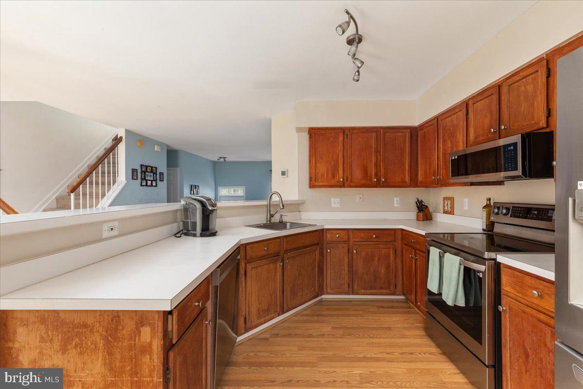 Photo 9 of 42 of 411 Davis Ave SW townhome