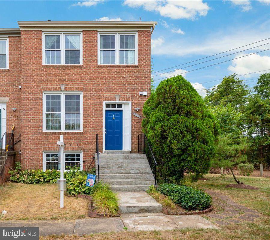 View Leesburg, VA 20175 townhome