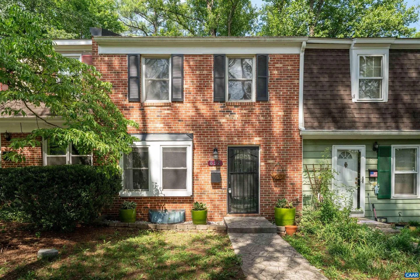 652 Lockesley Ter