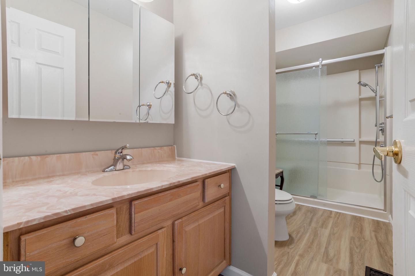 Photo 21 of 24 of 35 Uxbridge Pl condo