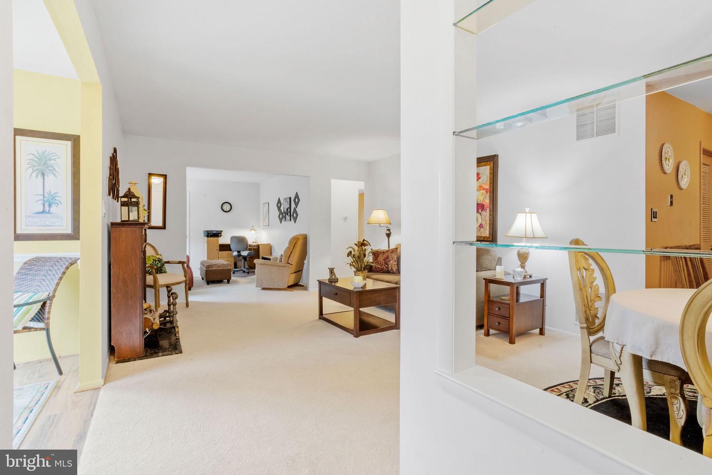 Photo 5 of 24 of 35 Uxbridge Pl condo