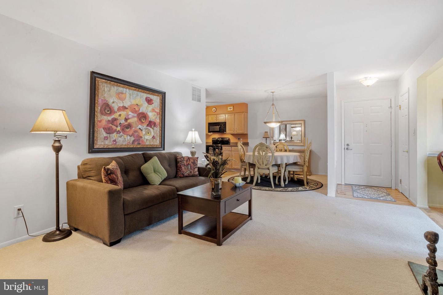 Photo 8 of 24 of 35 Uxbridge Pl condo