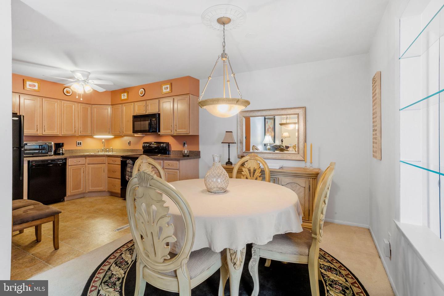 Photo 9 of 24 of 35 Uxbridge Pl condo
