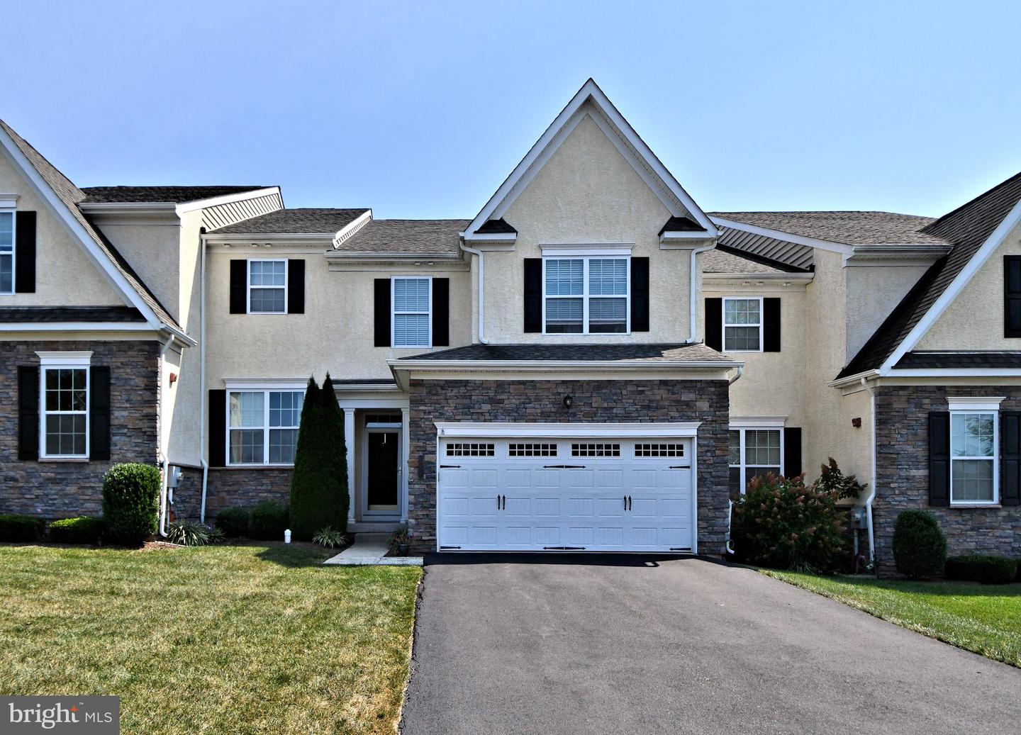 Photo 1 of 55 of 2009 Pleasant Valley Dr townhome