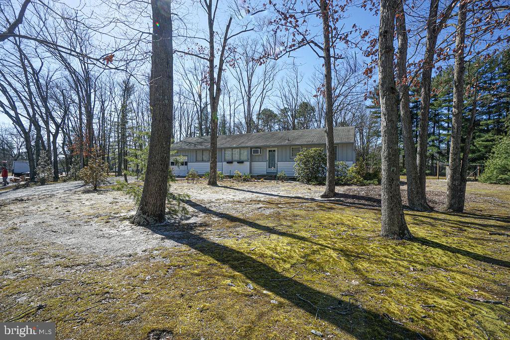 Photo 3 of 38 of 2 Penn Rd house