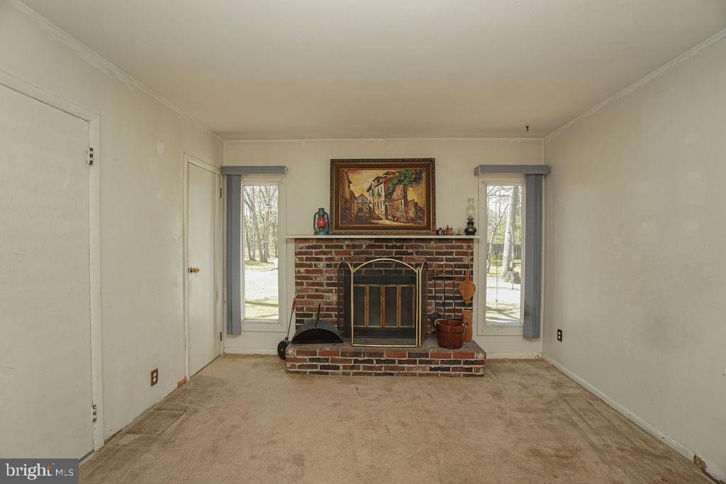 Photo 10 of 38 of 2 Penn Rd house
