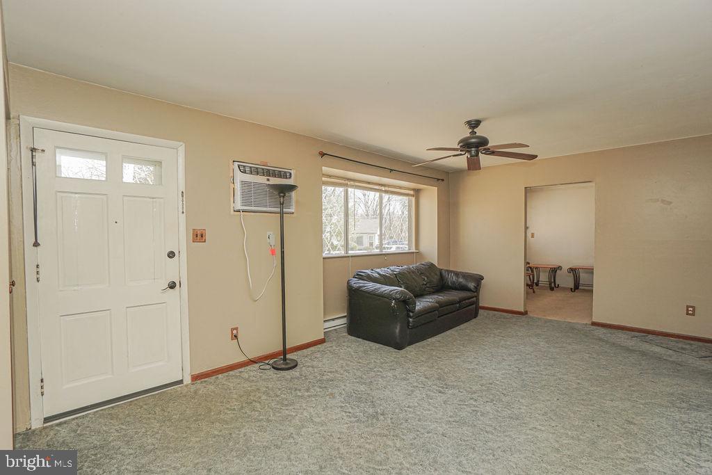 Photo 6 of 38 of 2 Penn Rd house