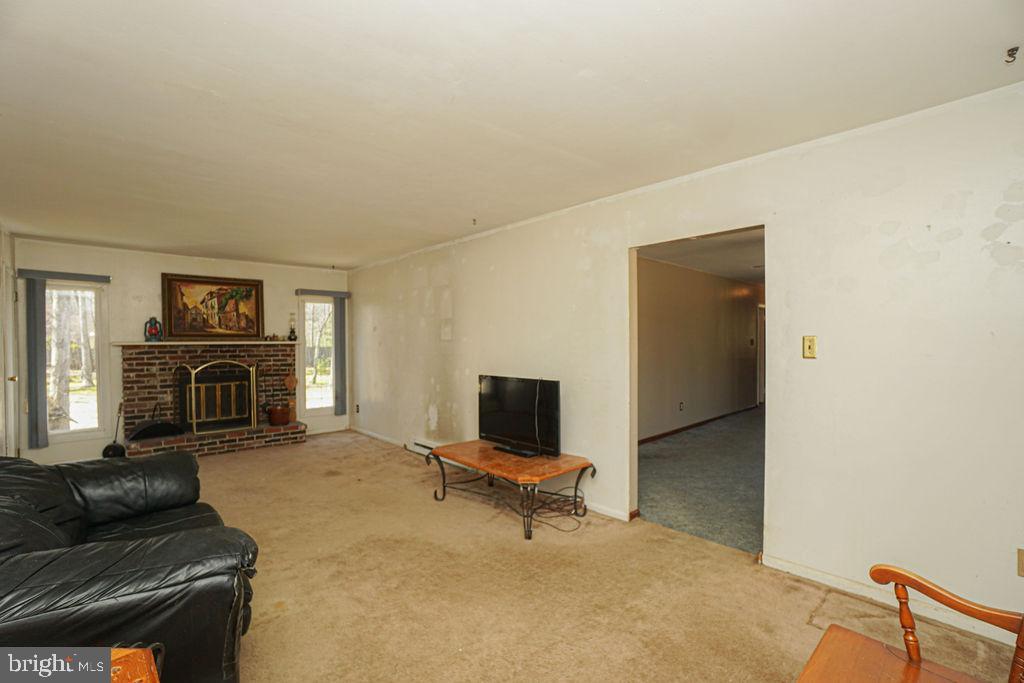 Photo 9 of 38 of 2 Penn Rd house