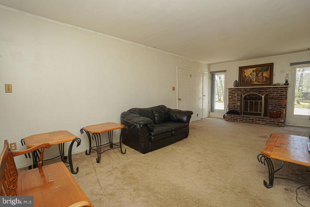 Photo 8 of 38 of 2 Penn Rd house