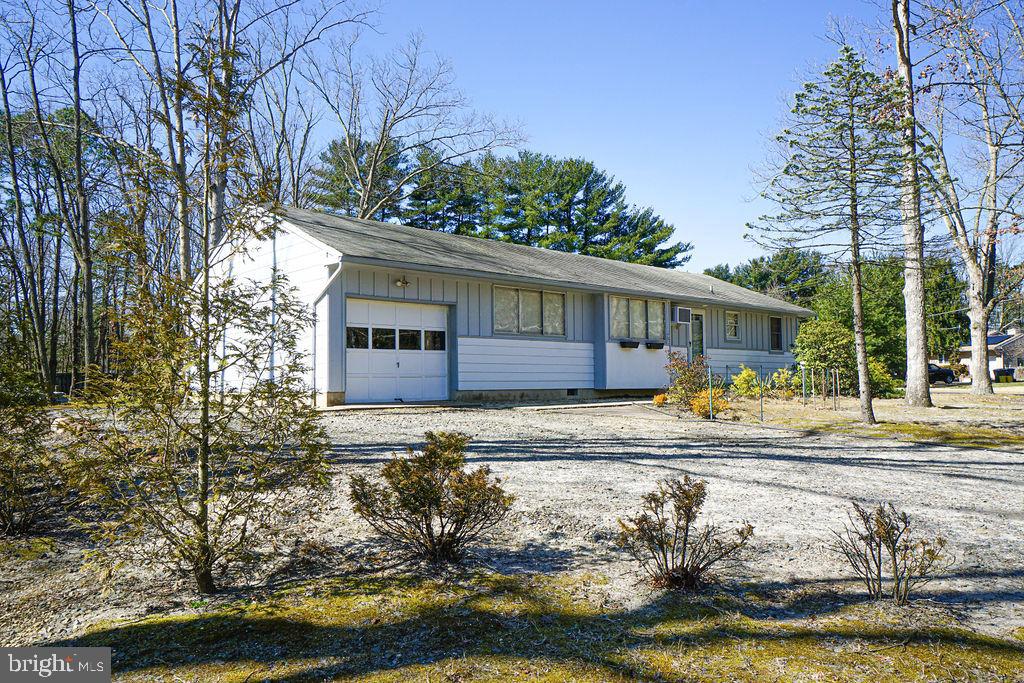 Photo 2 of 38 of 2 Penn Rd house