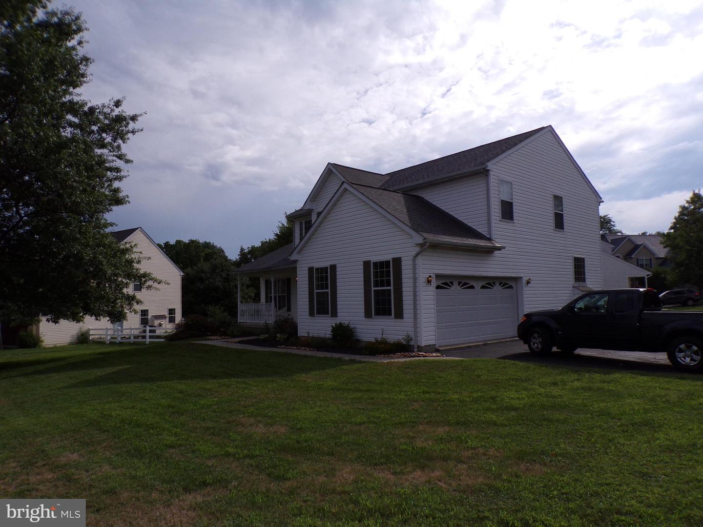 Photo 3 of 46 of 115 William Rd house