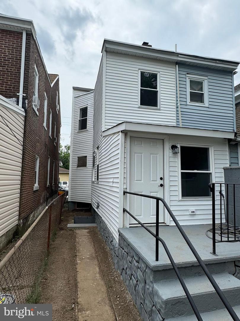 Photo 23 of 26 of 1536 Genesee St multi-family property