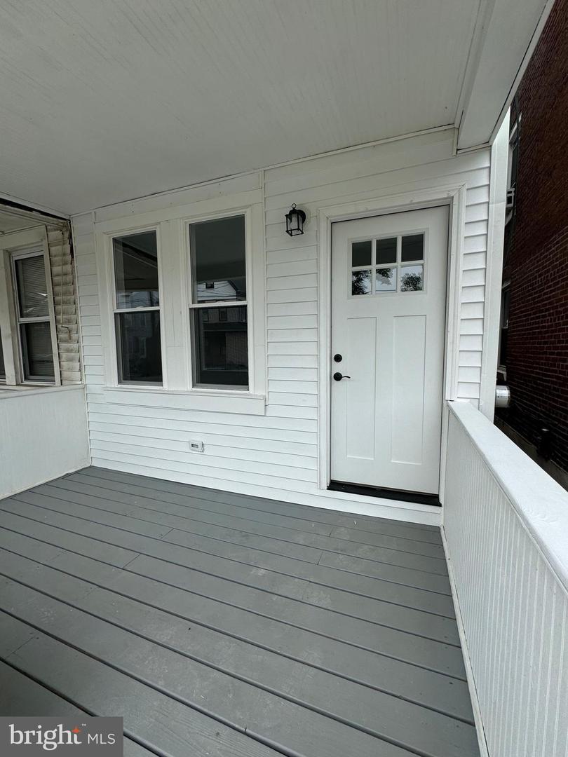 Photo 6 of 26 of 1536 Genesee St multi-family property