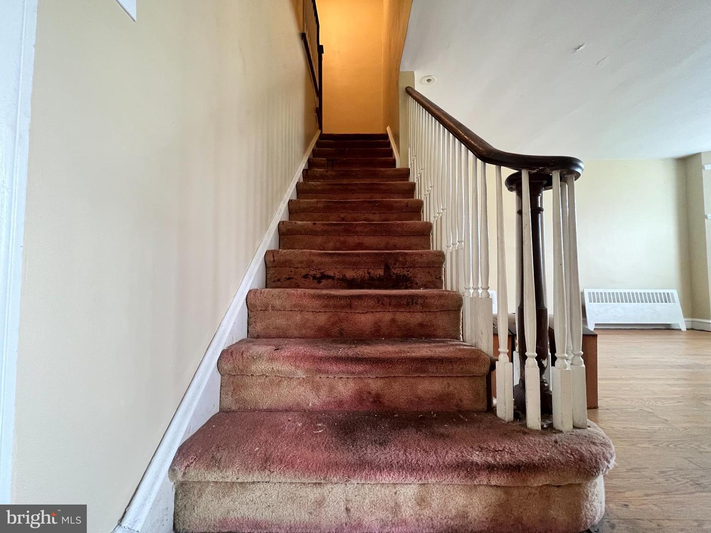 Photo 8 of 25 of 115 W 39th St multi-family property