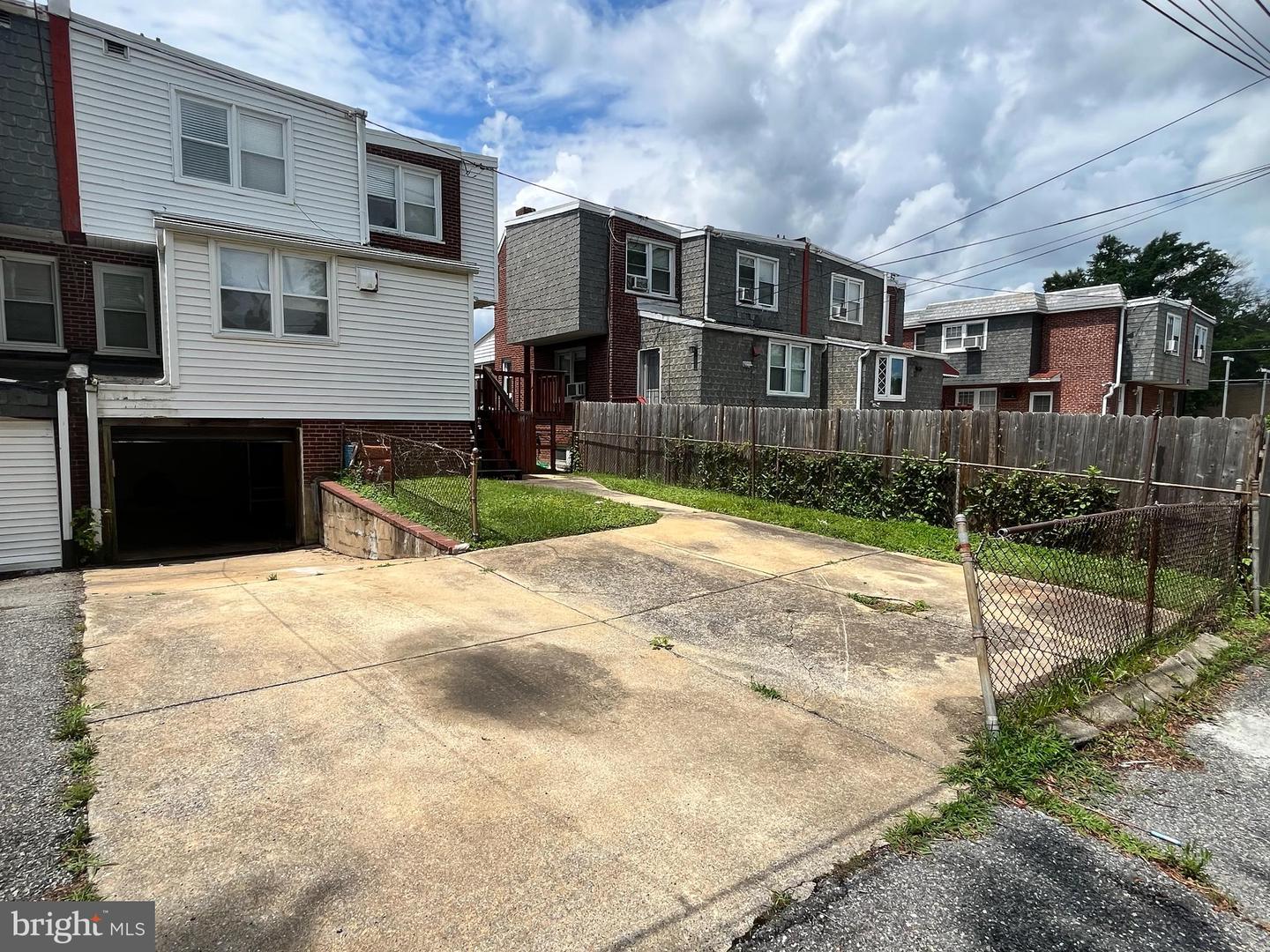 Photo 23 of 25 of 115 W 39th St multi-family property