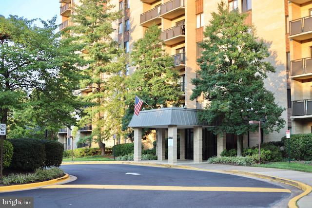 View Falls Church, VA 22044 condo