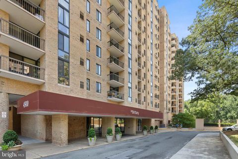 Condominium in Arlington VA 4500 Four Mile Run DRIVE.jpg