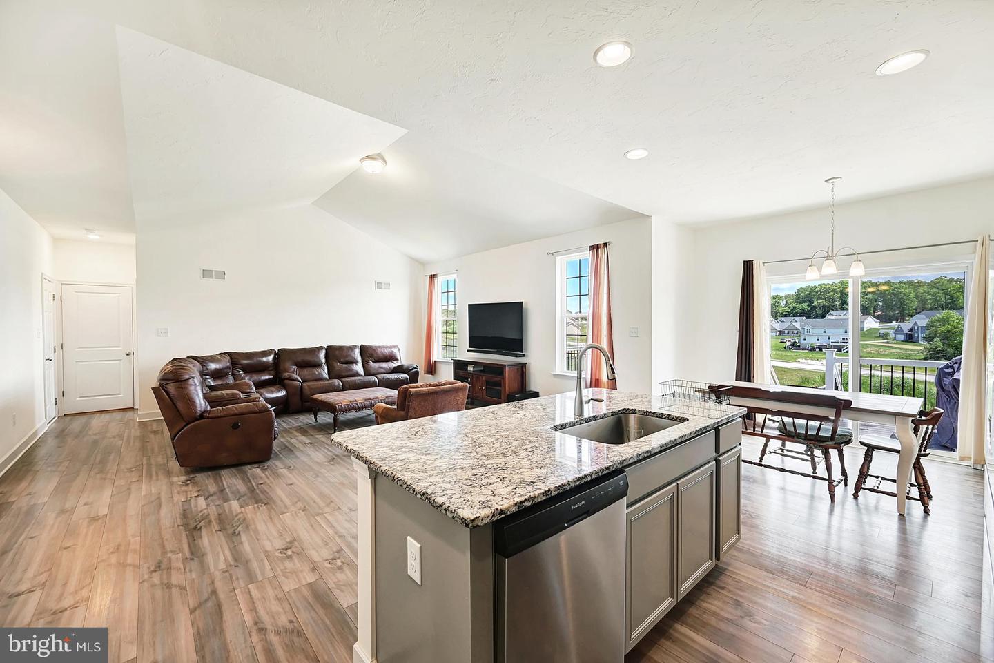 Photo 4 of 39 of 206 Stonewicke Dr house