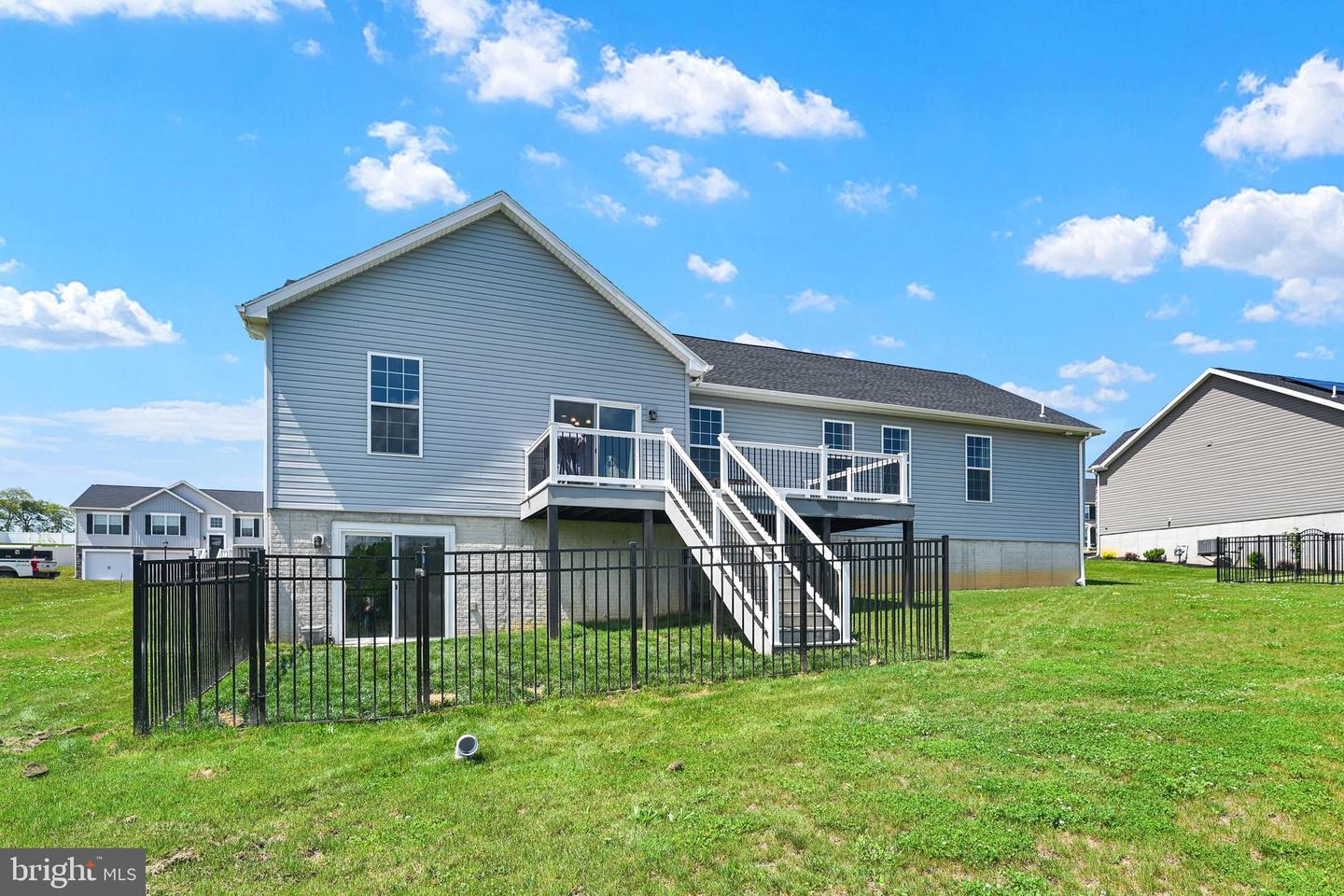 Photo 10 of 39 of 206 Stonewicke Dr house