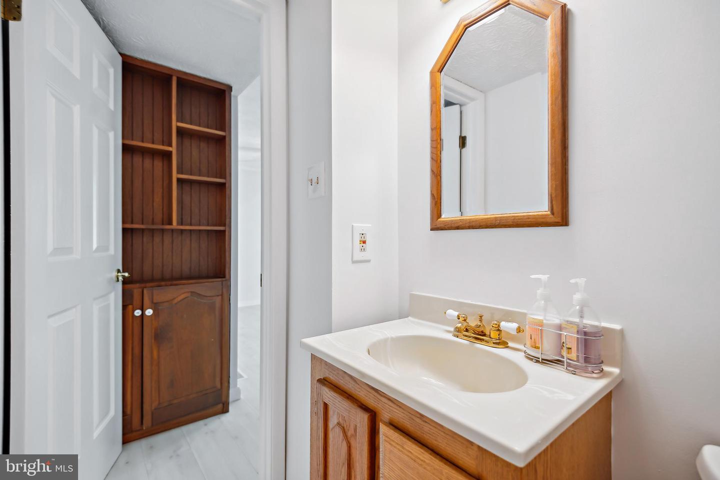 Photo 14 of 31 of 18024 Queen Elizabeth Dr townhome