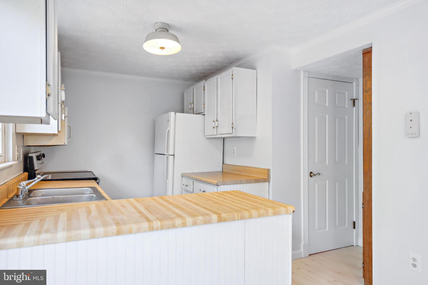 Photo 12 of 31 of 18024 Queen Elizabeth Dr townhome