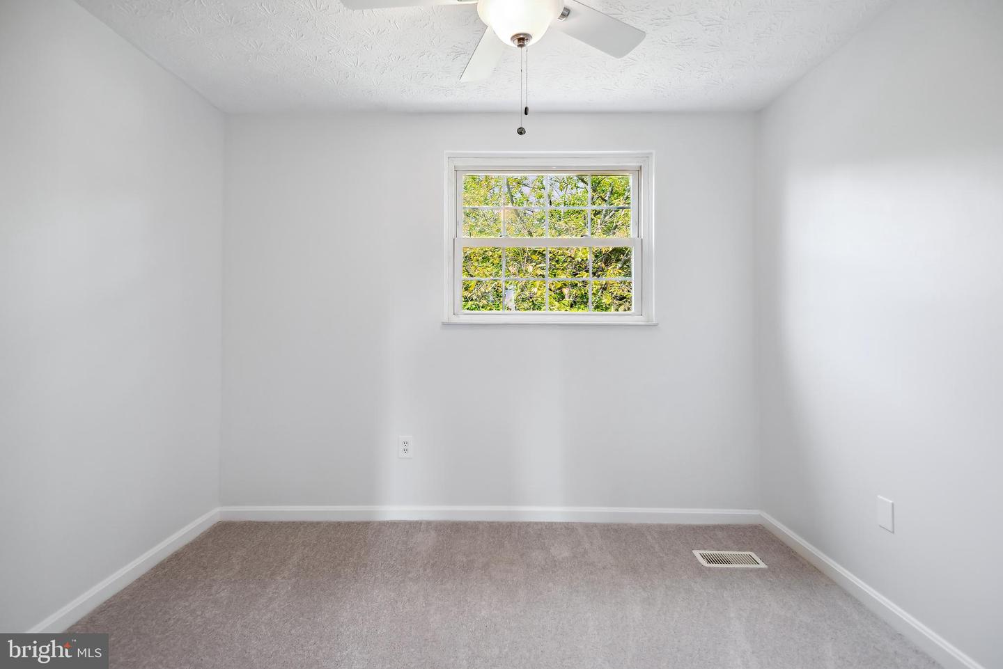 Photo 19 of 31 of 18024 Queen Elizabeth Dr townhome