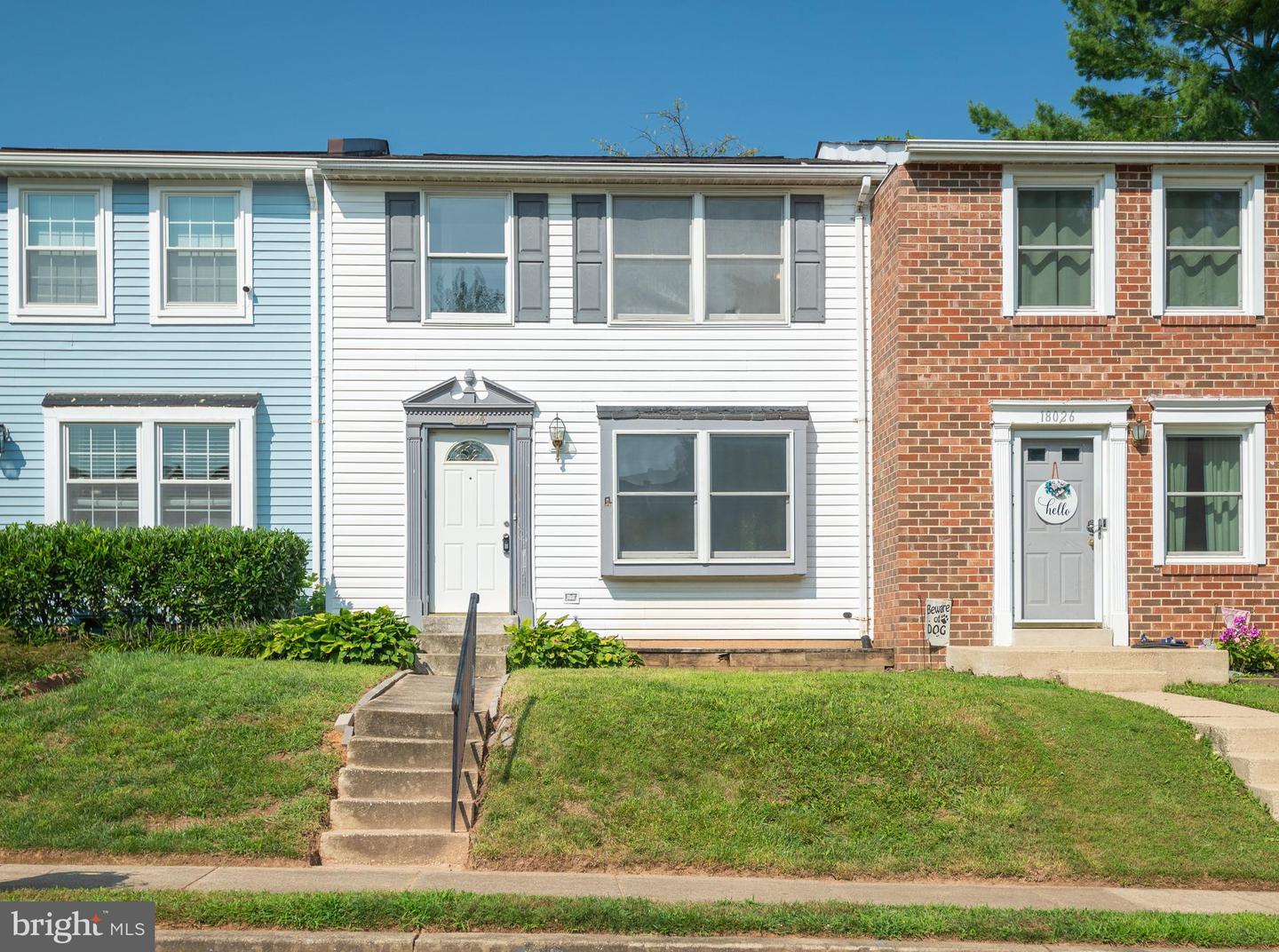 Photo 2 of 31 of 18024 Queen Elizabeth Dr townhome