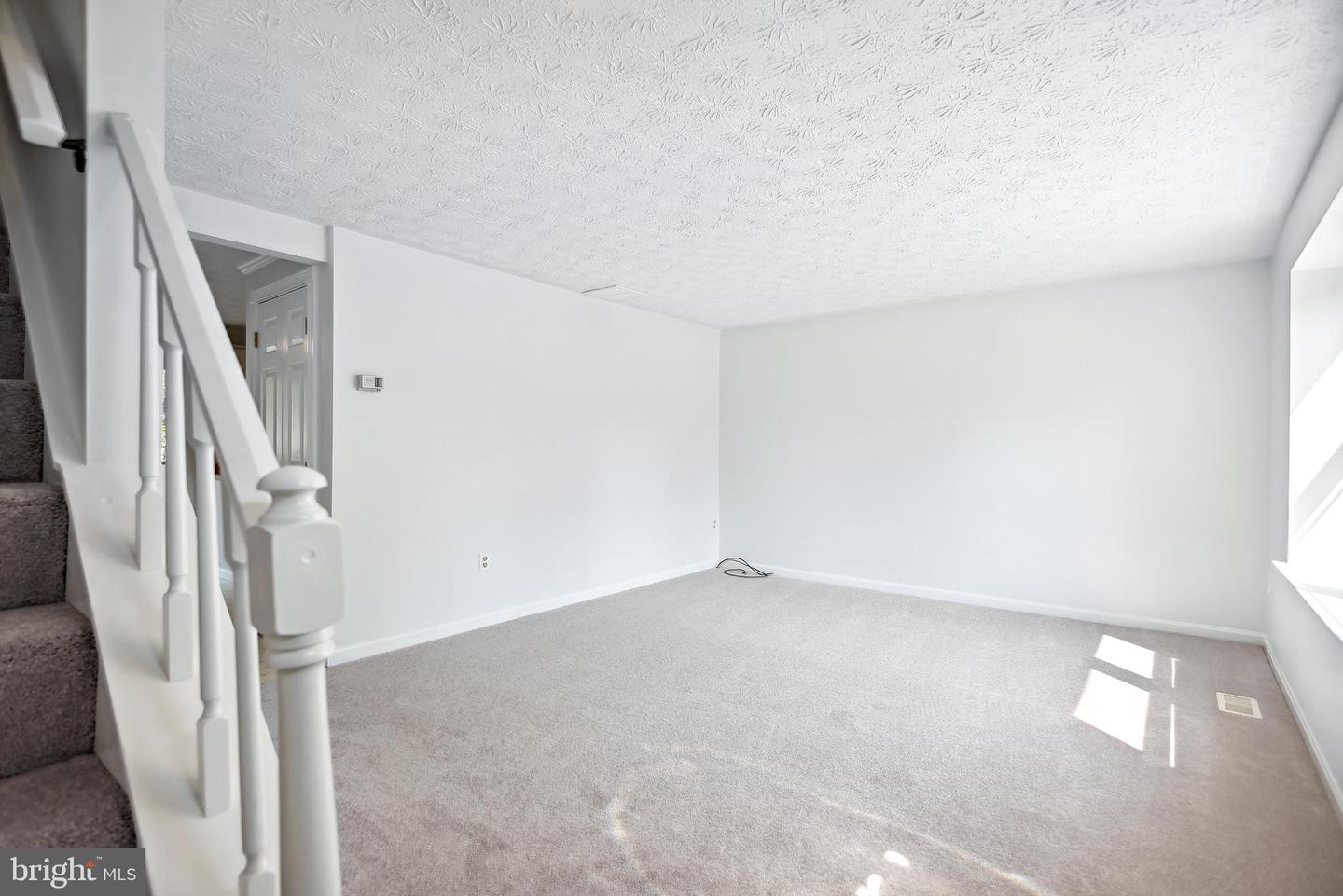 Photo 3 of 31 of 18024 Queen Elizabeth Dr townhome
