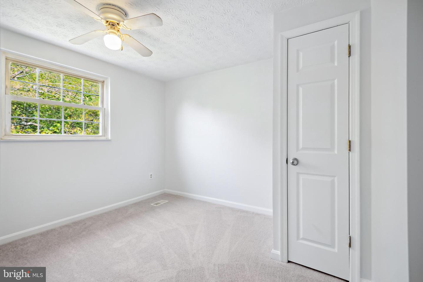 Photo 21 of 31 of 18024 Queen Elizabeth Dr townhome
