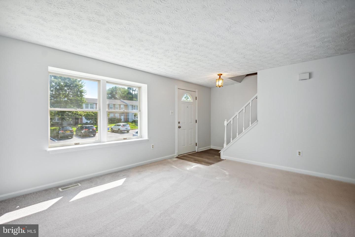Photo 4 of 31 of 18024 Queen Elizabeth Dr townhome