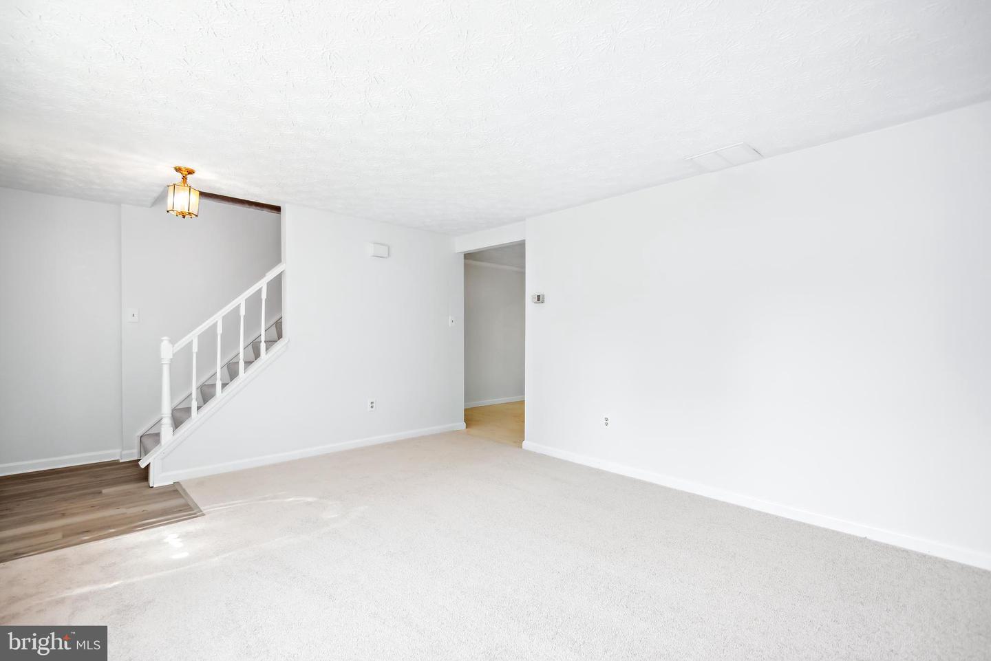 Photo 5 of 31 of 18024 Queen Elizabeth Dr townhome
