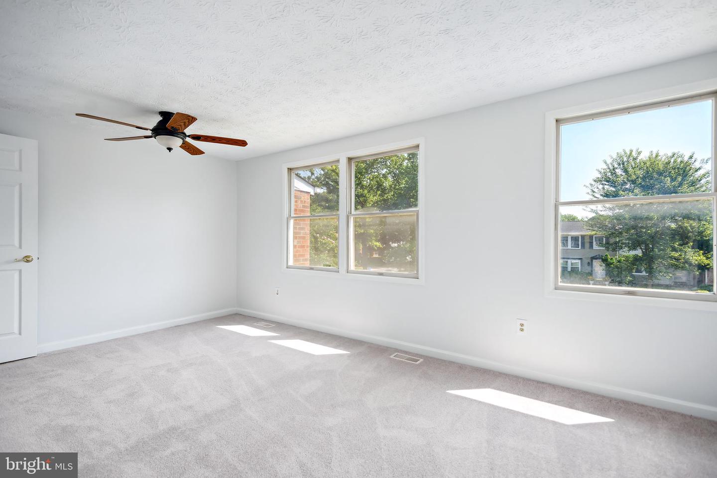 Photo 15 of 31 of 18024 Queen Elizabeth Dr townhome