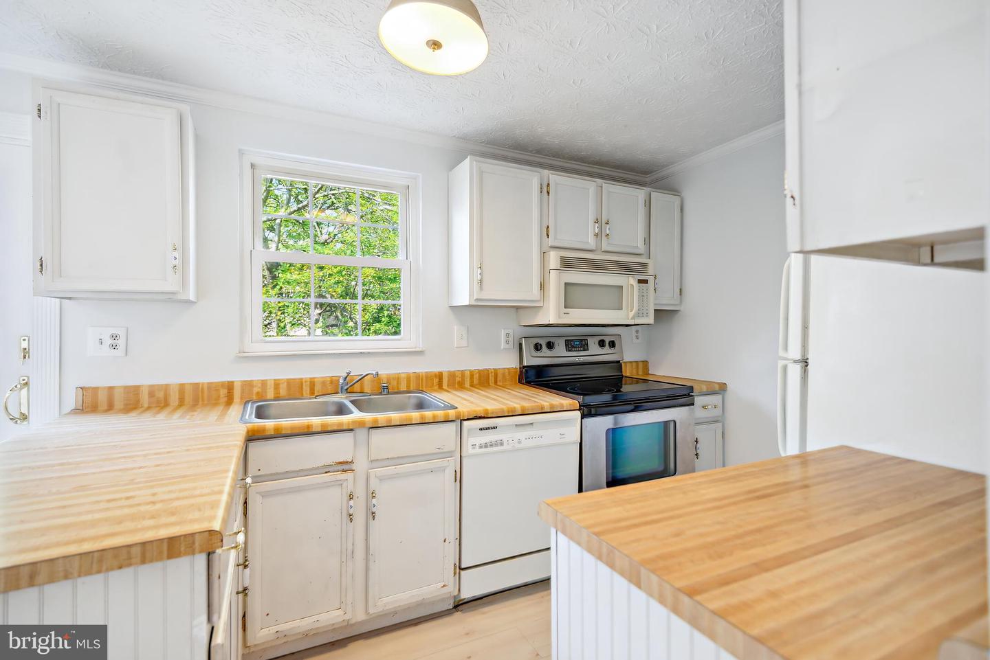 Photo 11 of 31 of 18024 Queen Elizabeth Dr townhome