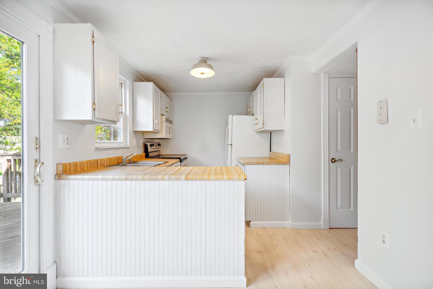 Photo 9 of 31 of 18024 Queen Elizabeth Dr townhome