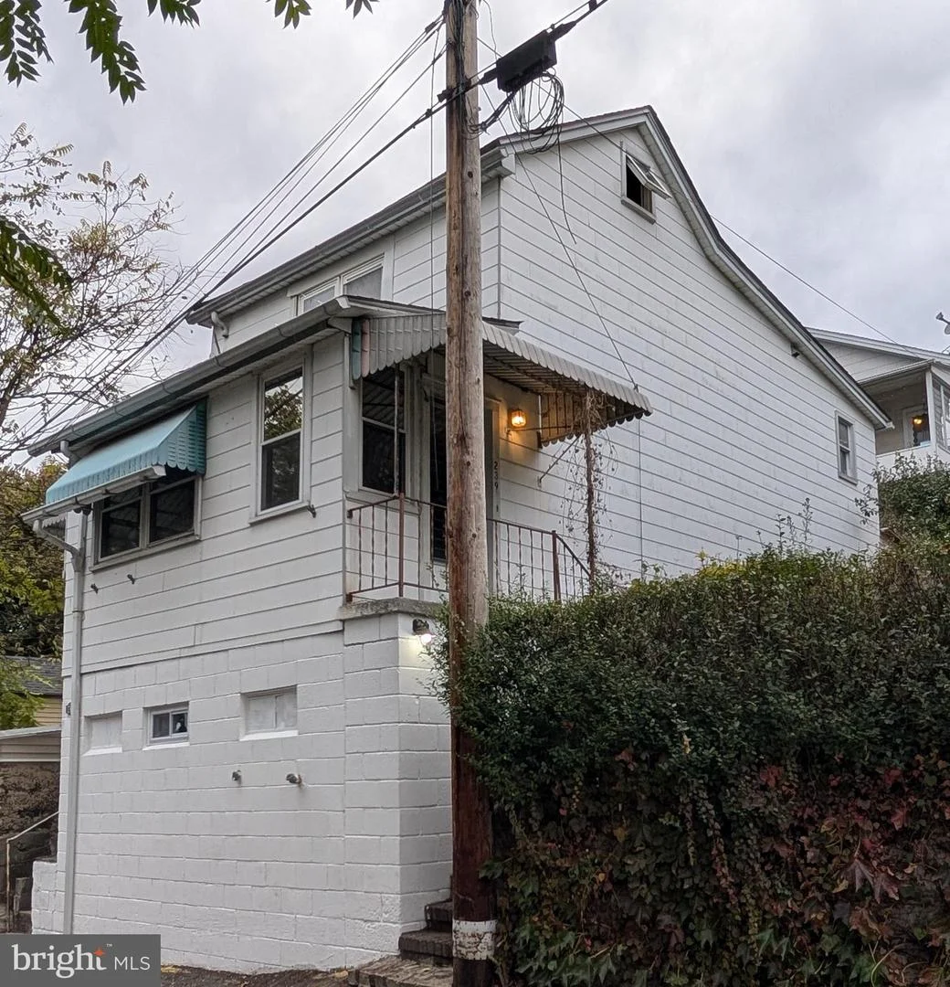 239 S Sycamore Street