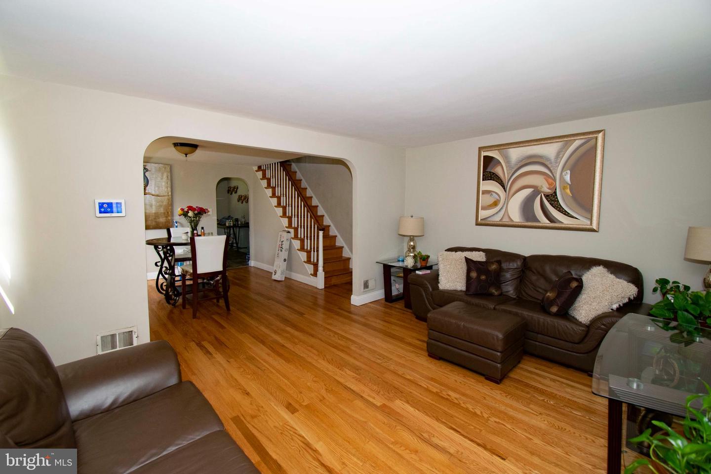 Photo 4 of 14 of 2514 Lindsay St multi-family property