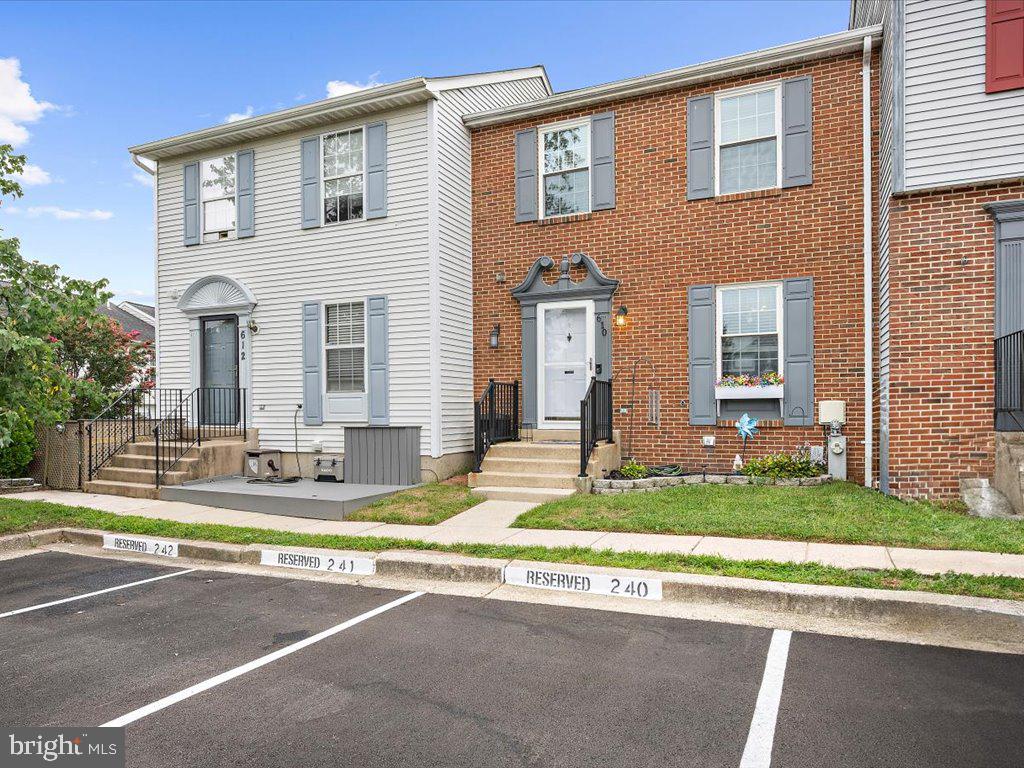 Photo 2 of 31 of 610 Ransom Ct townhome