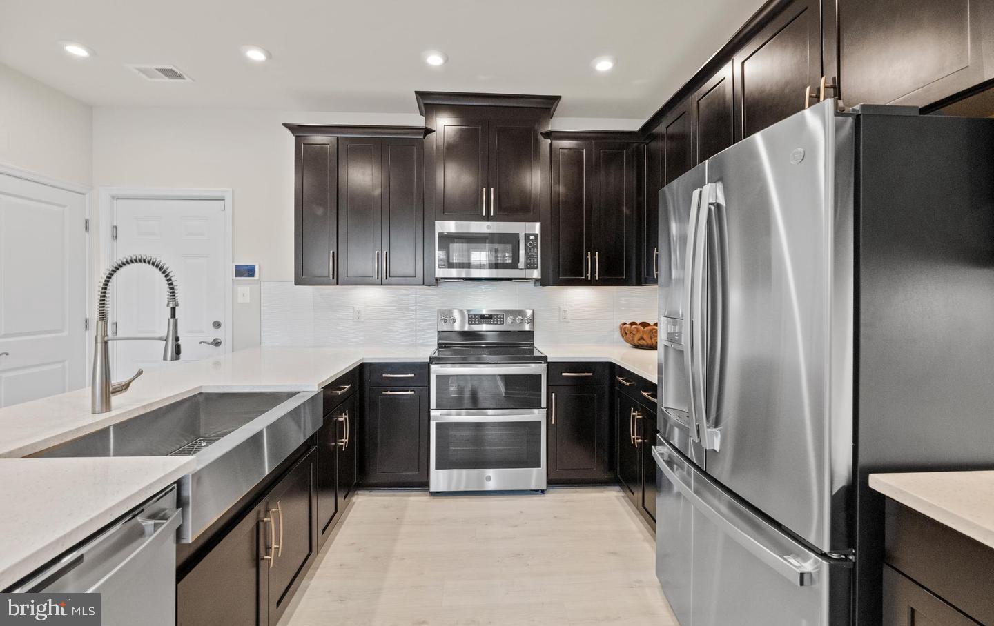 Photo 16 of 17 of 10534 John Glenn St townhome