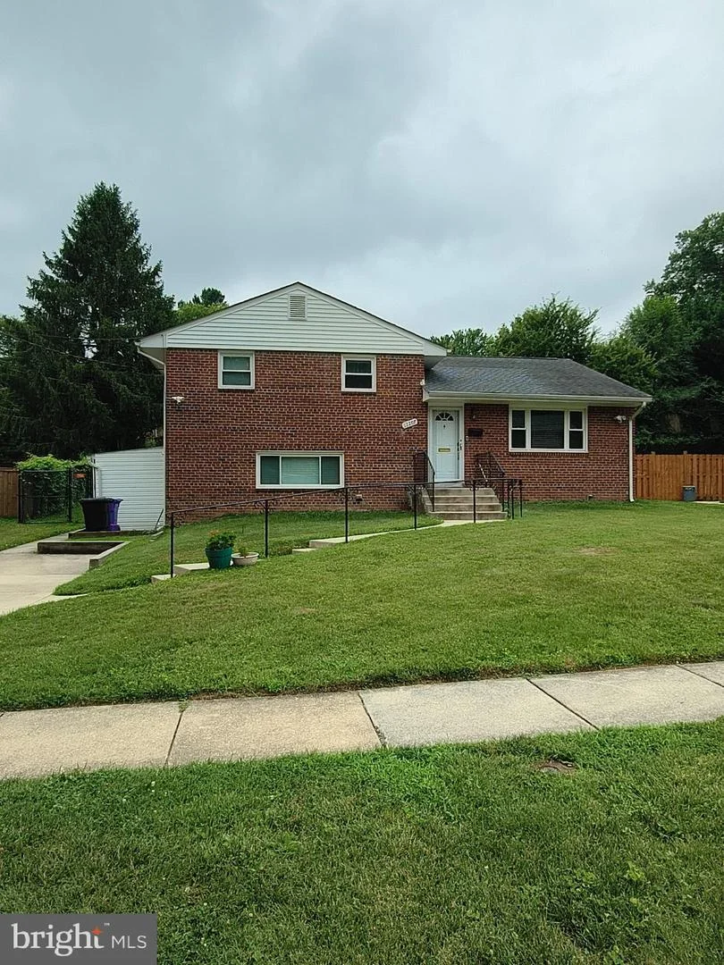 12207 Hunters Lane