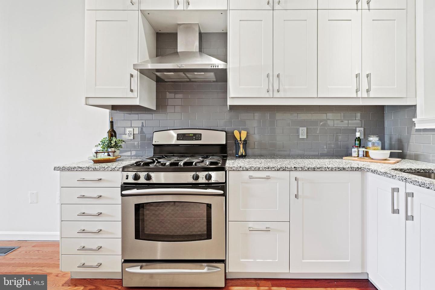 Photo 10 of 27 of 224 Q St NW #A townhome