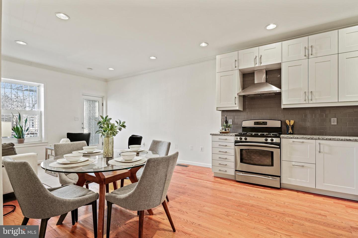 Photo 7 of 27 of 224 Q St NW #A townhome