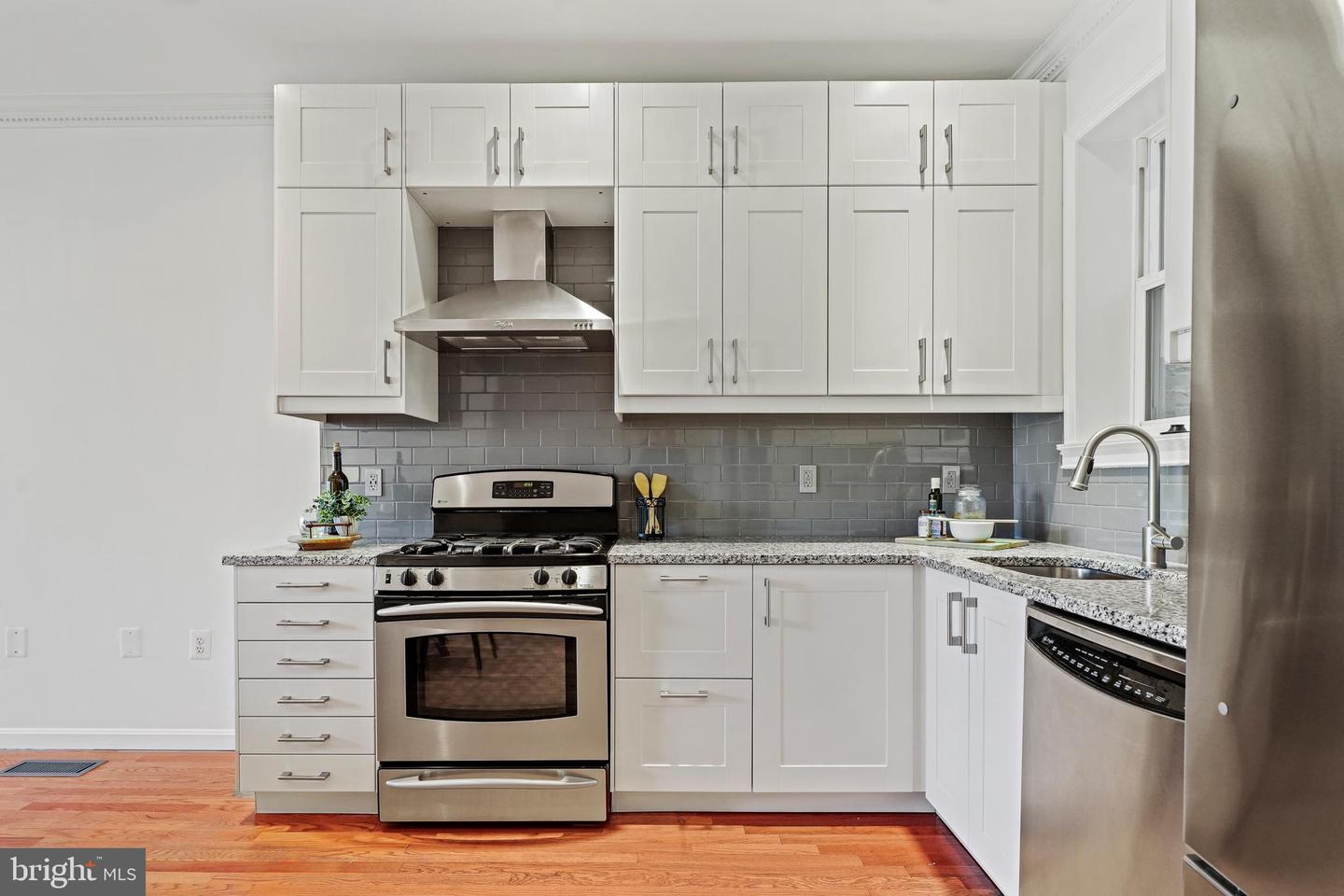 Photo 9 of 27 of 224 Q St NW #A townhome