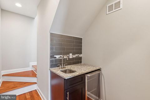 Townhouse in Philadelphia PA 1716 Seybert STREET 42.jpg